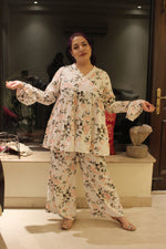 Load image into Gallery viewer, FRESH DAME RUFFLE Co-ord House of Viraasi #sustainable-fashion# #slow-fashion# #freesizeclothes# #bodypositivity#
