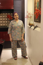 Load image into Gallery viewer, RAPID MINT Co-ord House of Viraasi #sustainable-fashion# #slow-fashion# #freesizeclothes# #bodypositivity#
